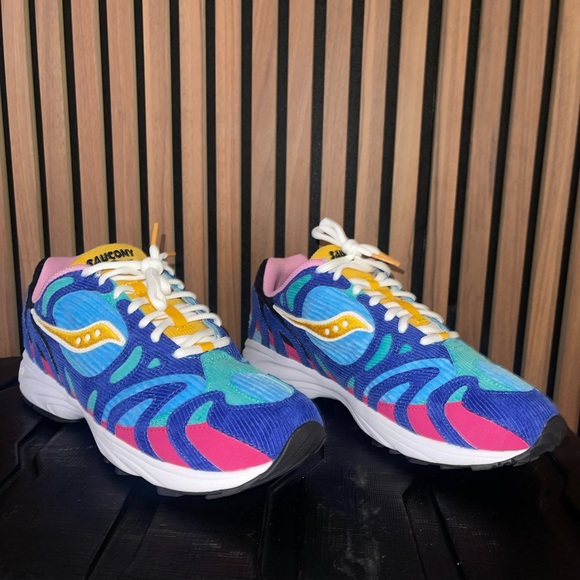 Saucony Blue and Pink Running Shoes w/Box - Picture 1 of 5